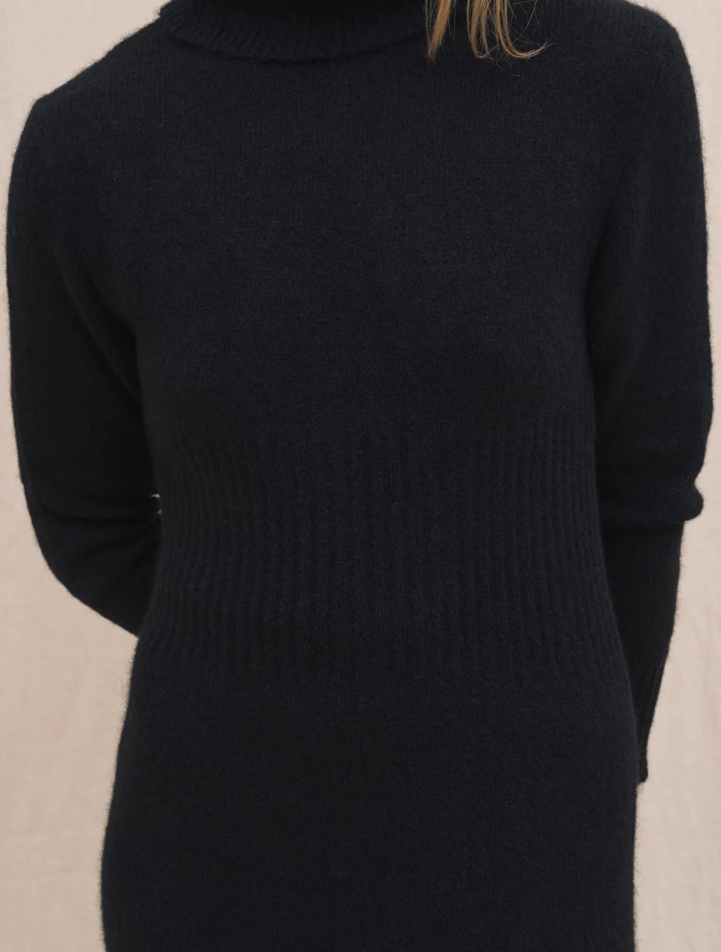 Alpaca Turtelneck Dress Black