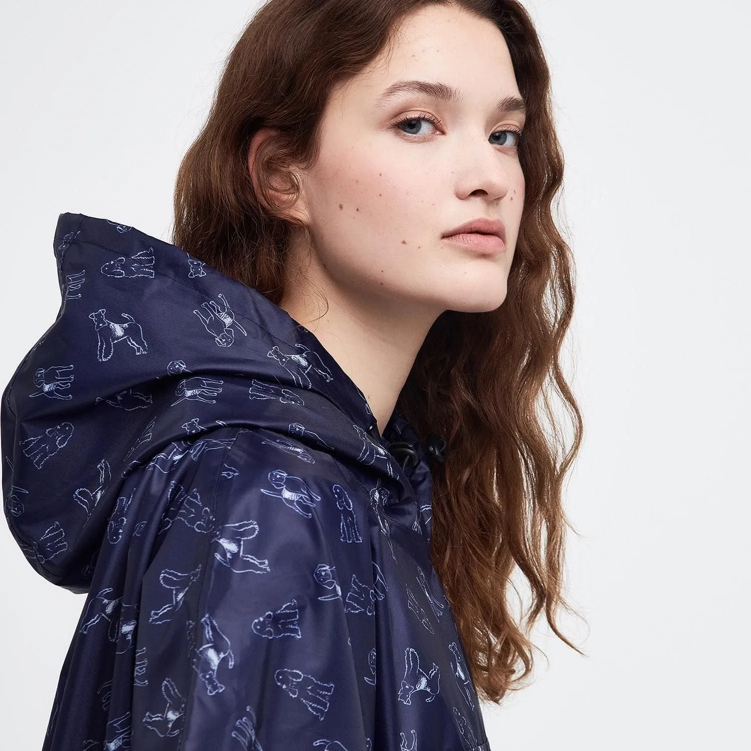 Barbour Packaway Poncho Dog Print In Navy