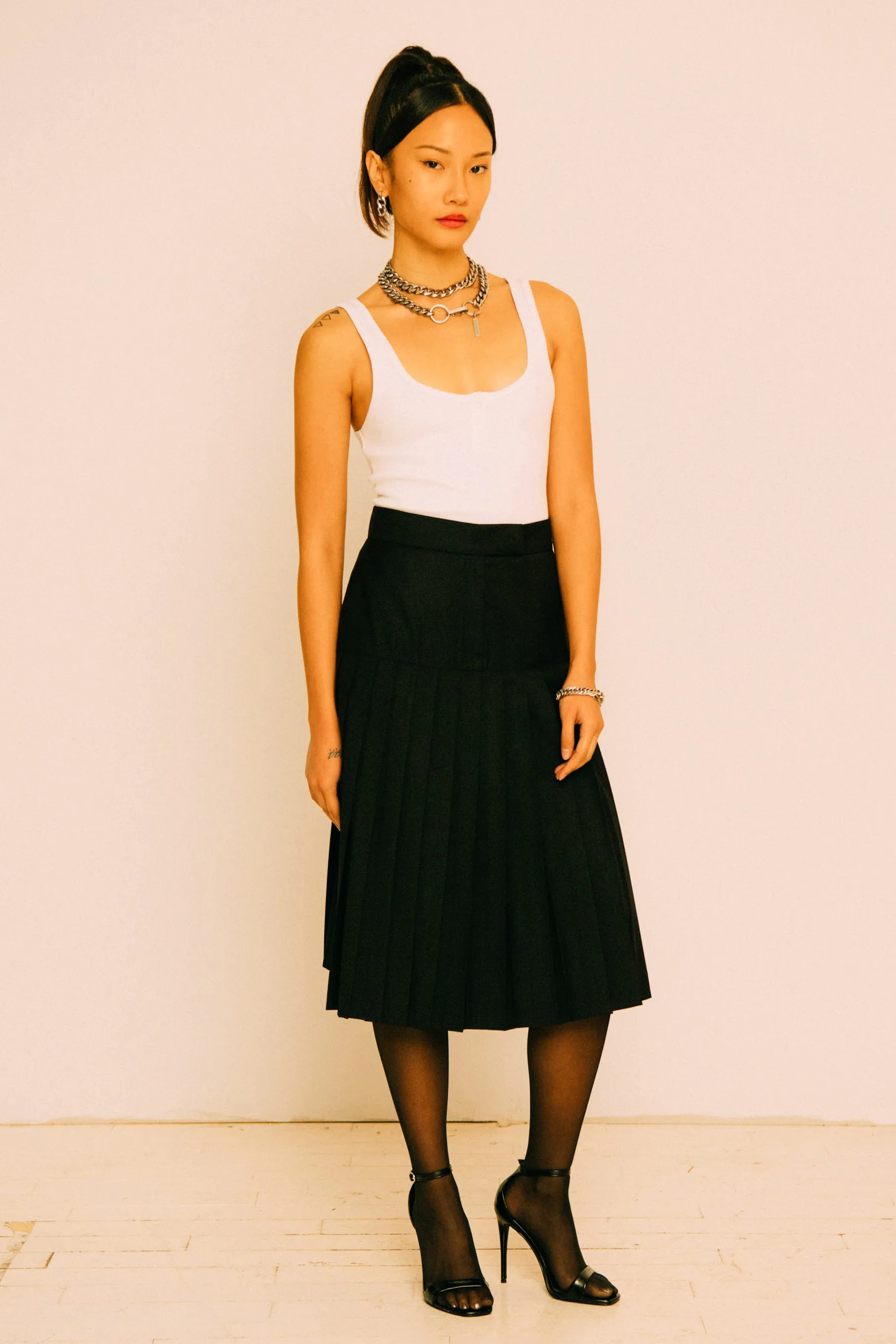 MAISIE BLACK PLEATED SKIRT