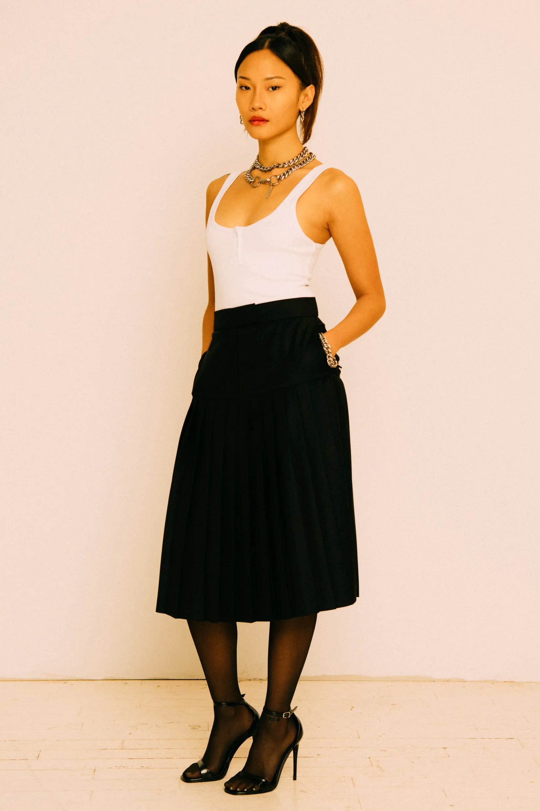 MAISIE BLACK PLEATED SKIRT