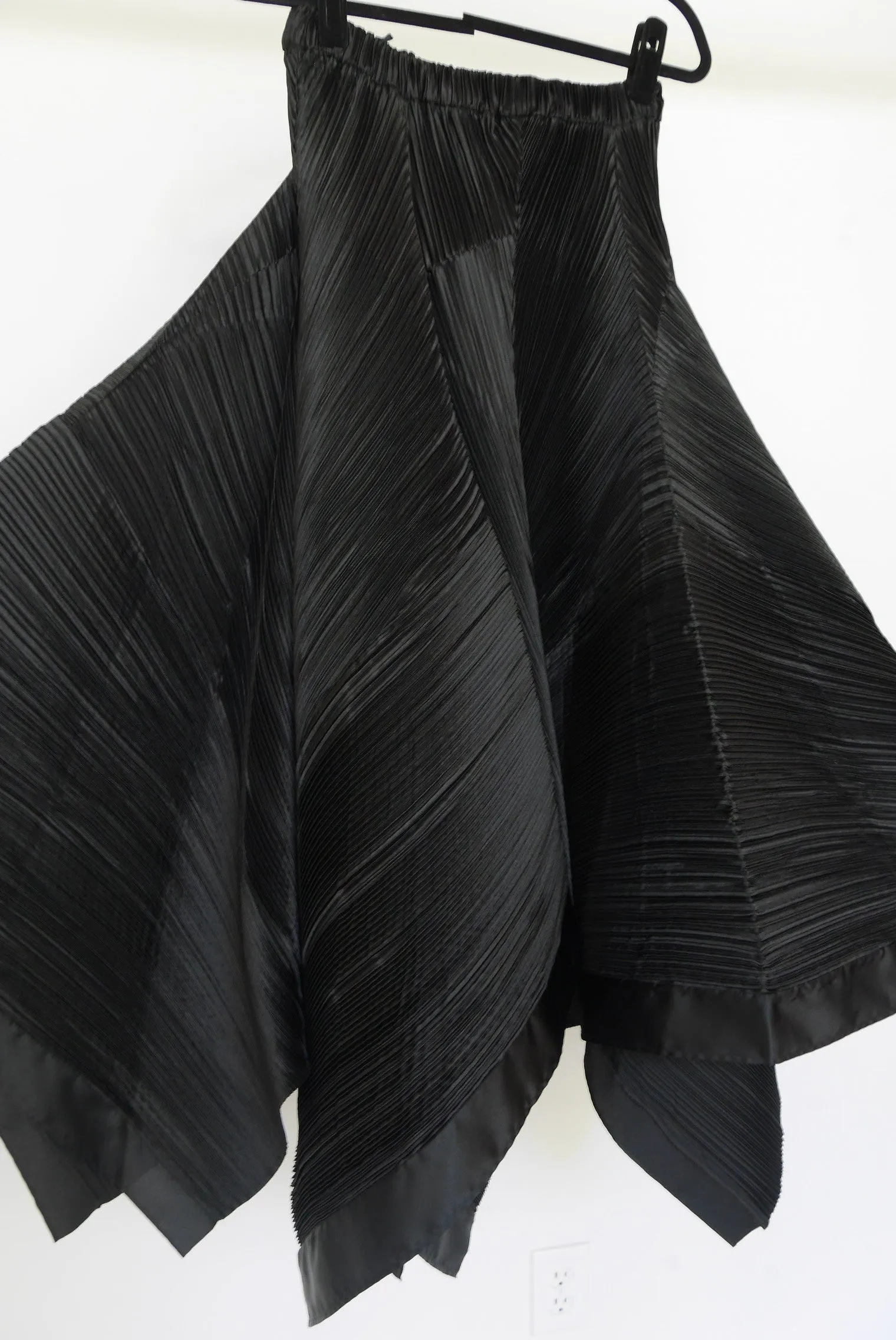 Mashiah avant-garde maxi skirt pleated batwing design