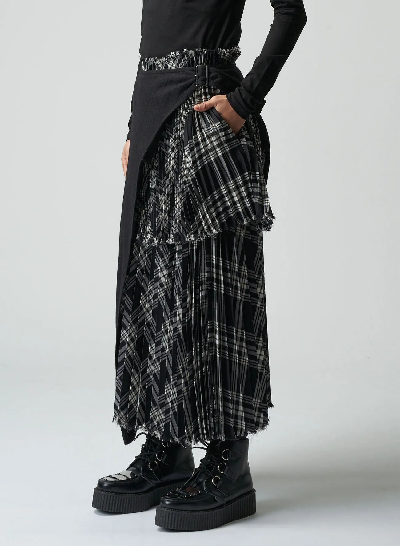 PLAID ASYMMETRIC PLEATED SKIRT