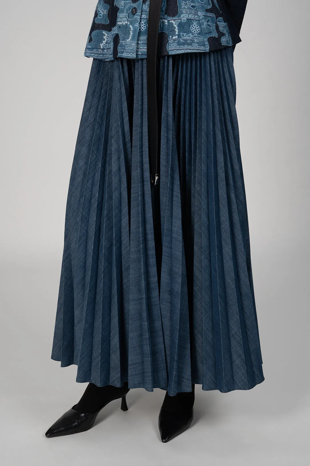 Pleated denim skirt